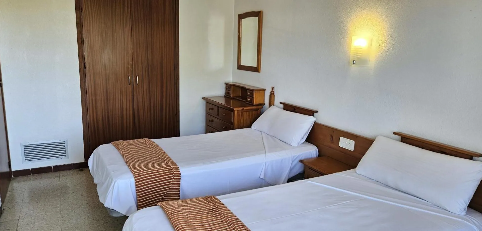 Apartamentos La Masia L'Estartit Spain